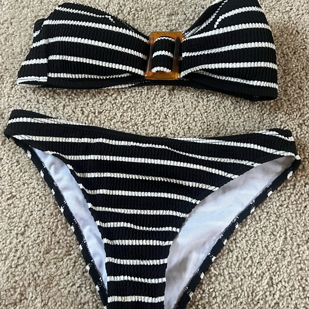 Bundle of 3 bikinis